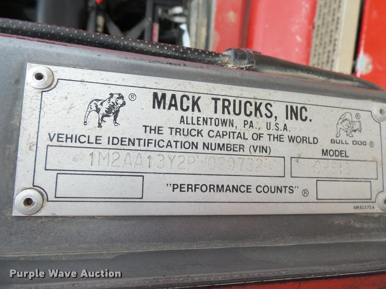 image for item DH9634 1993 Mack CH613 semi truck