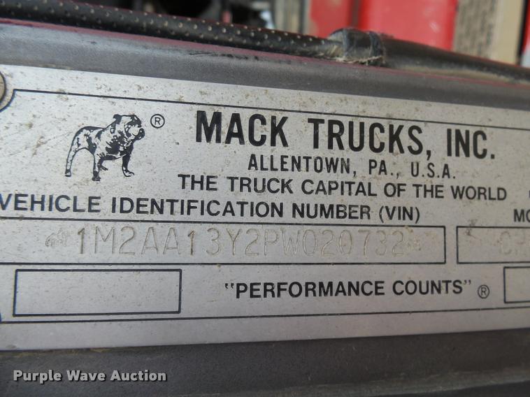 image for item DH9634 1993 Mack CH613 semi truck