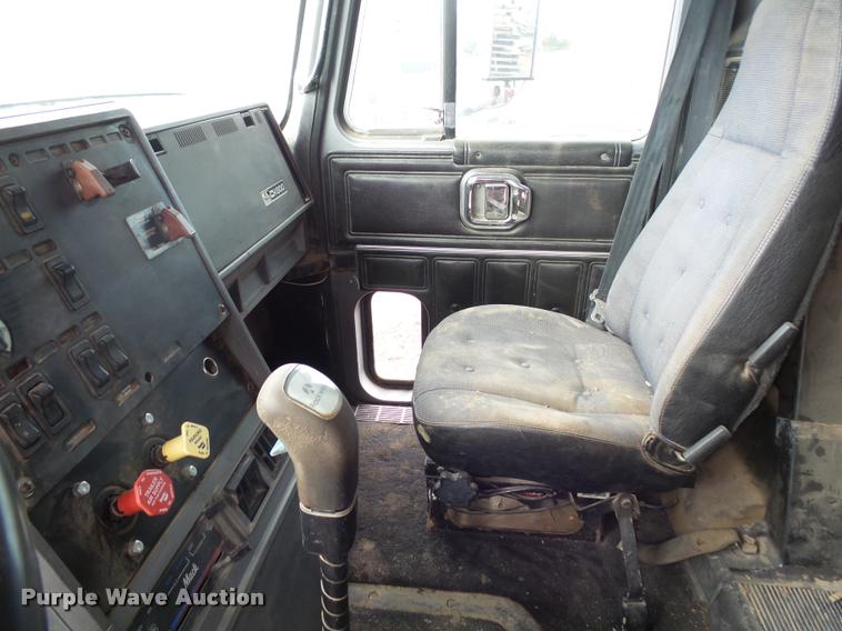 image for item DH9634 1993 Mack CH613 semi truck