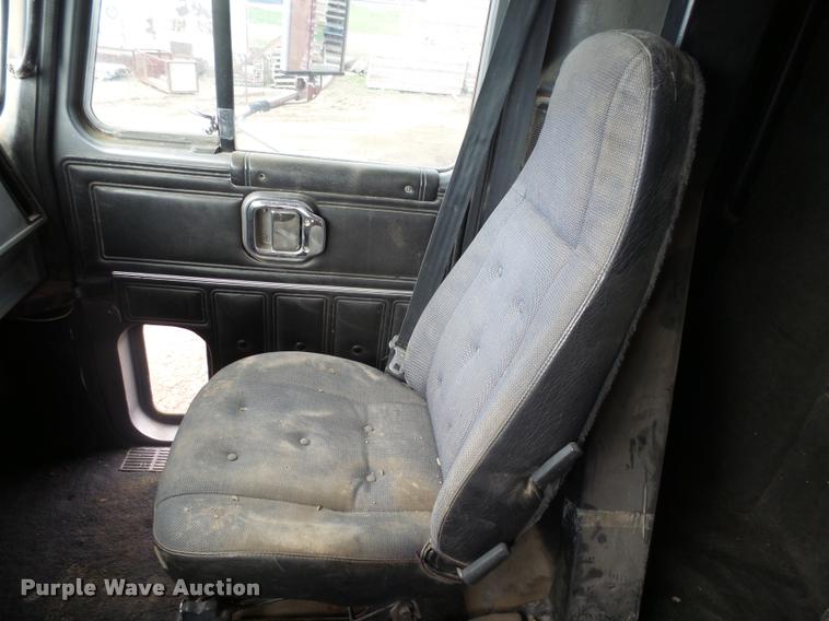 image for item DH9634 1993 Mack CH613 semi truck