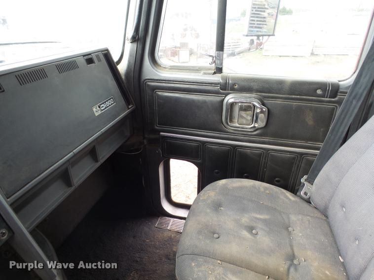 image for item DH9634 1993 Mack CH613 semi truck