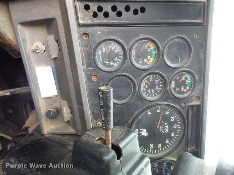 image for item DH9634 1993 Mack CH613 semi truck