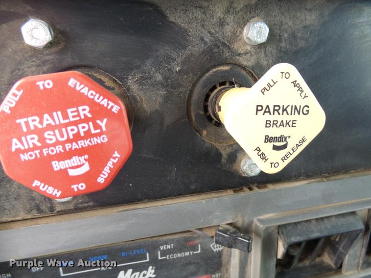 image for item DH9634 1993 Mack CH613 semi truck