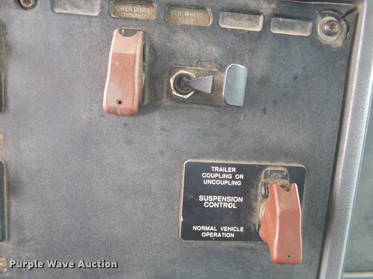 image for item DH9634 1993 Mack CH613 semi truck