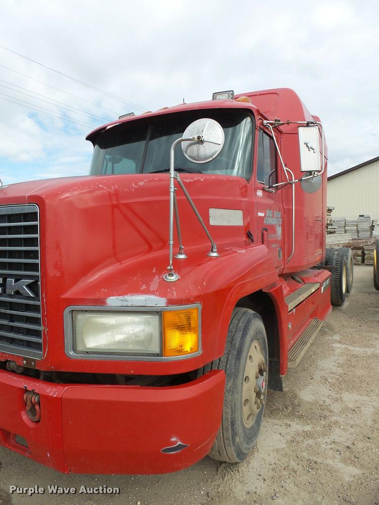 image for item DH9634 1993 Mack CH613 semi truck