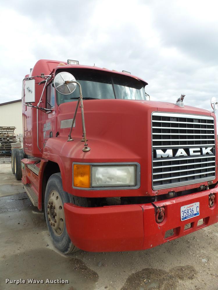 image for item DH9634 1993 Mack CH613 semi truck