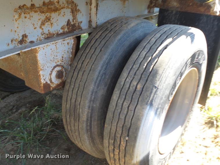 image for item DJ9510 1994 Transcraft flatbed trailer