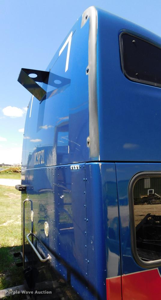 image for item DM9490 2005 Peterbilt 387 cab