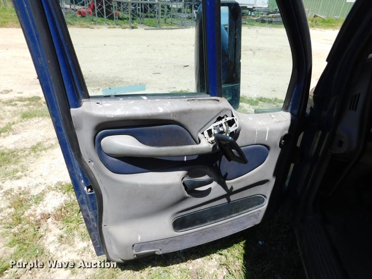 image for item DM9490 2005 Peterbilt 387 cab