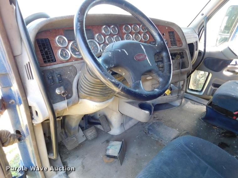 image for item DM9490 2005 Peterbilt 387 cab
