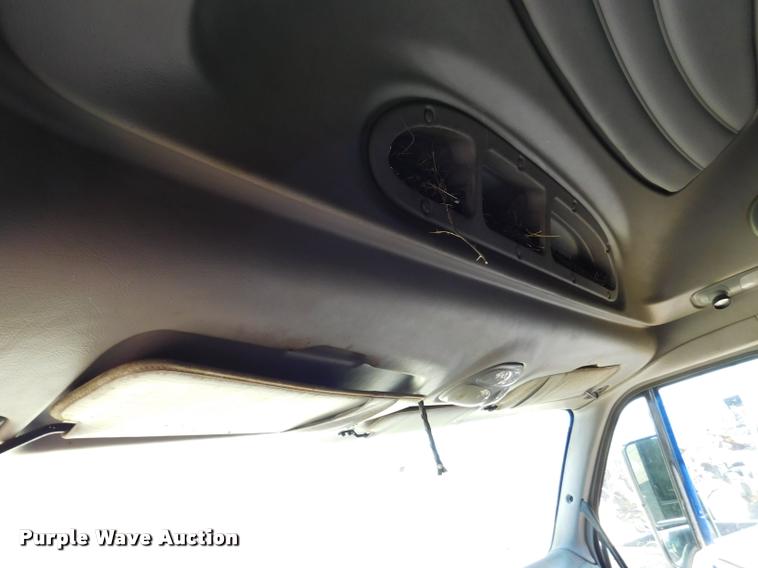 image for item DM9490 2005 Peterbilt 387 cab