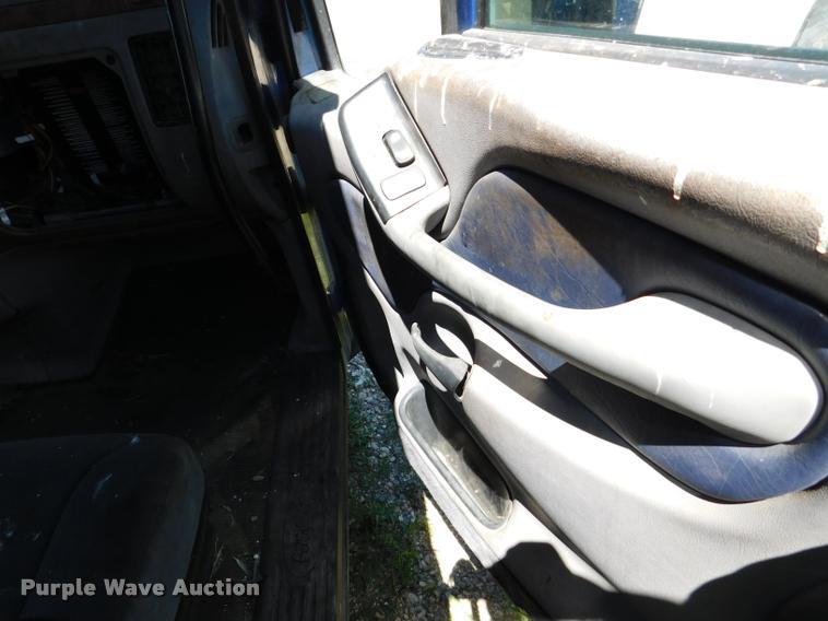 image for item DM9490 2005 Peterbilt 387 cab