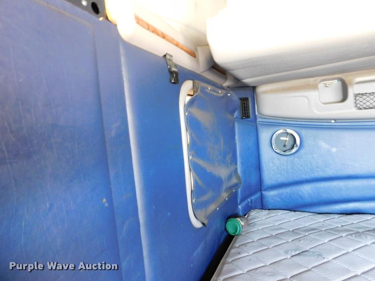 image for item DM9490 2005 Peterbilt 387 cab