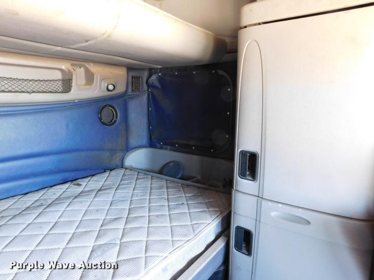 image for item DM9490 2005 Peterbilt 387 cab