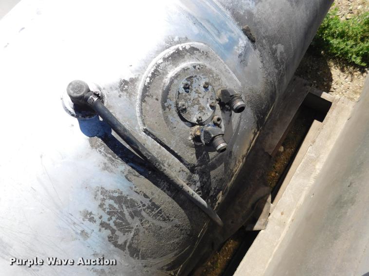 image for item DM9492 (2) 150 gallon fuel tanks