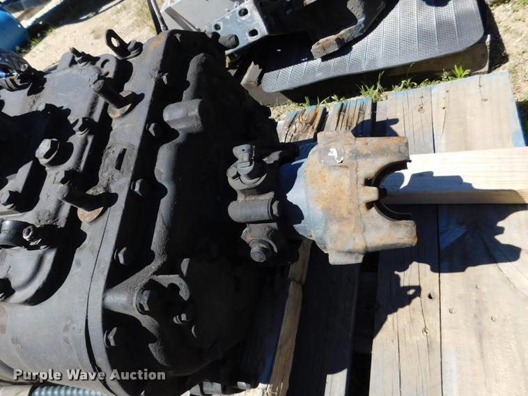 image for item DM9494 Eaton Fuller FR016210C 10 speed transmission