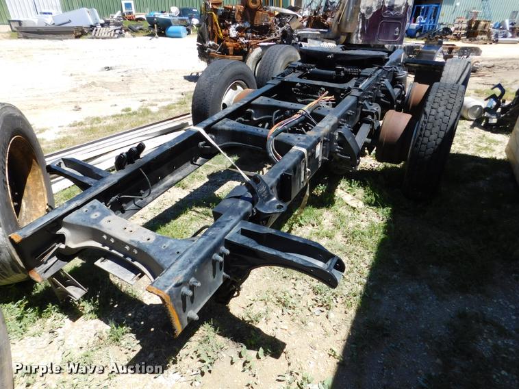 image for item DM9497 Peterbilt 385 frame and axles