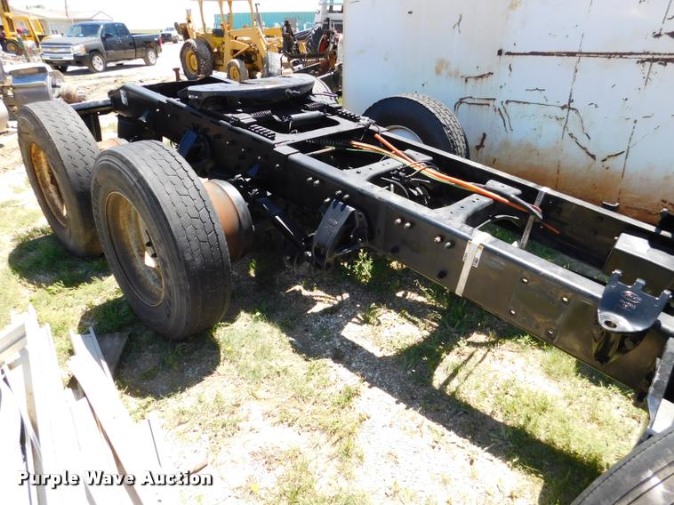 image for item DM9497 Peterbilt 385 frame and axles