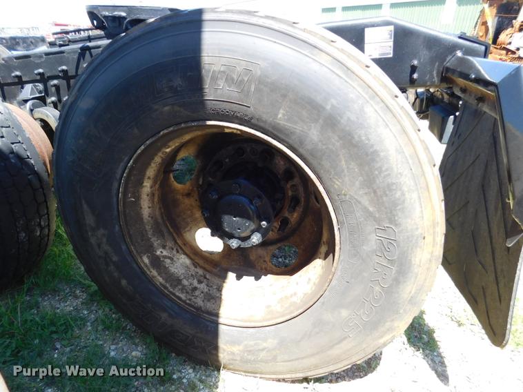 image for item DM9497 Peterbilt 385 frame and axles