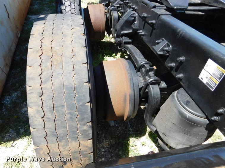 image for item DM9497 Peterbilt 385 frame and axles