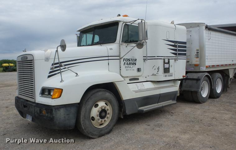 image for item J8625 1995 Freightliner FLD semi truck