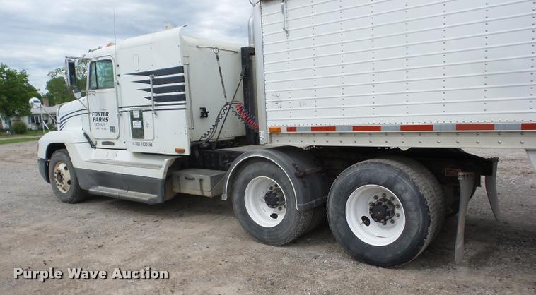 image for item J8625 1995 Freightliner FLD semi truck