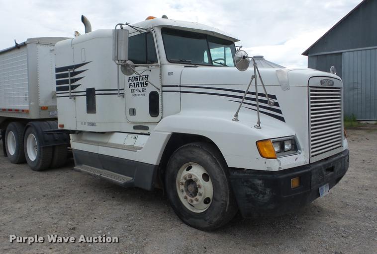 image for item J8625 1995 Freightliner FLD semi truck