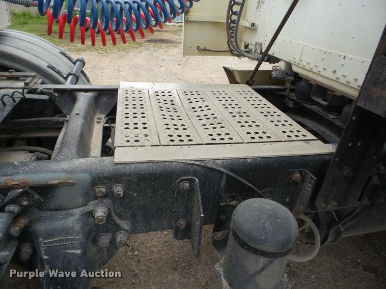 image for item J8625 1995 Freightliner FLD semi truck