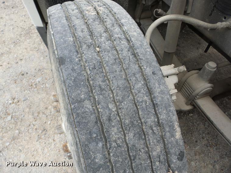 image for item J8625 1995 Freightliner FLD semi truck