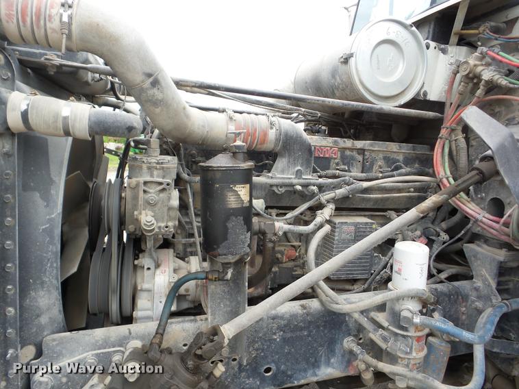 image for item J8625 1995 Freightliner FLD semi truck