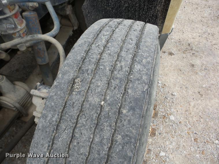 image for item J8625 1995 Freightliner FLD semi truck