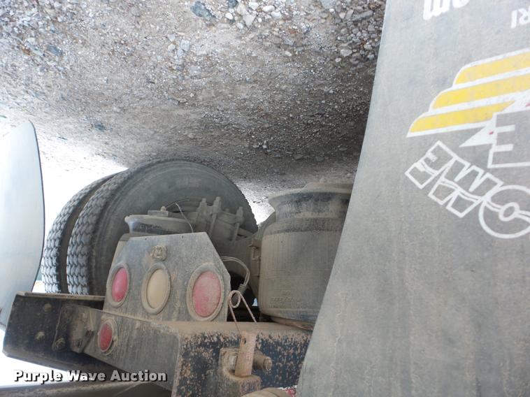 image for item J8625 1995 Freightliner FLD semi truck