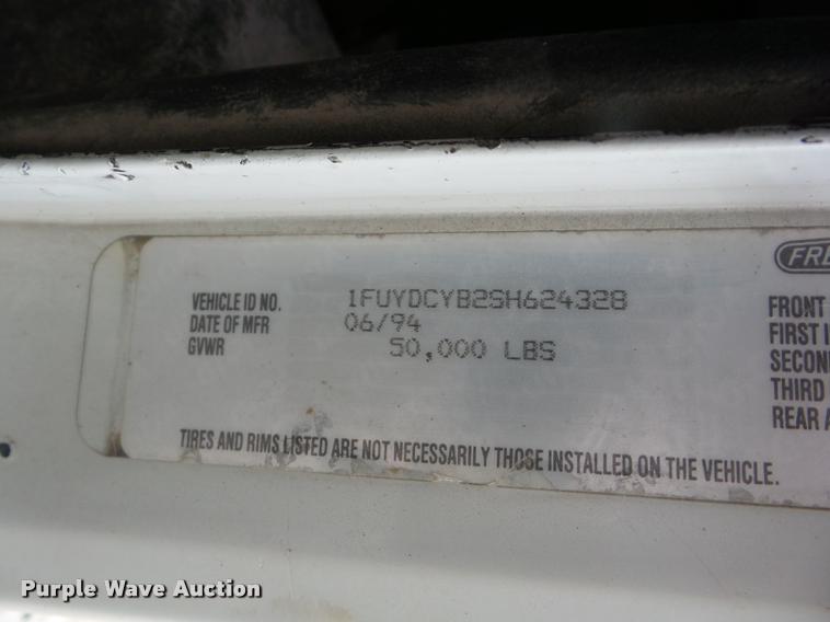 image for item J8625 1995 Freightliner FLD semi truck