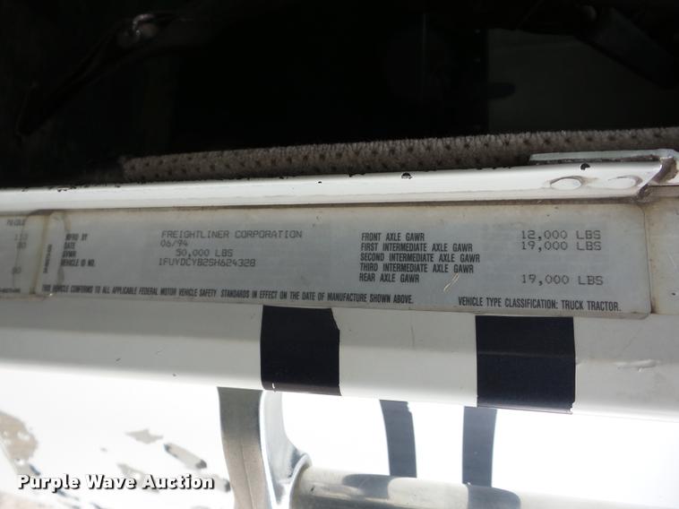 image for item J8625 1995 Freightliner FLD semi truck