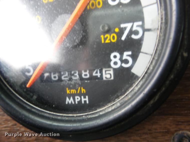 image for item J8625 1995 Freightliner FLD semi truck