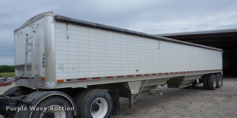 image for item J8626 1997 Wilson DWH-400 double hopper grain trailer
