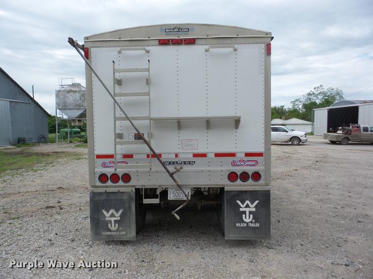 image for item J8626 1997 Wilson DWH-400 double hopper grain trailer