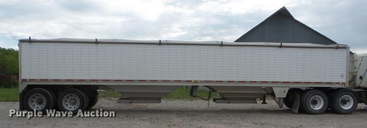 image for item J8626 1997 Wilson DWH-400 double hopper grain trailer