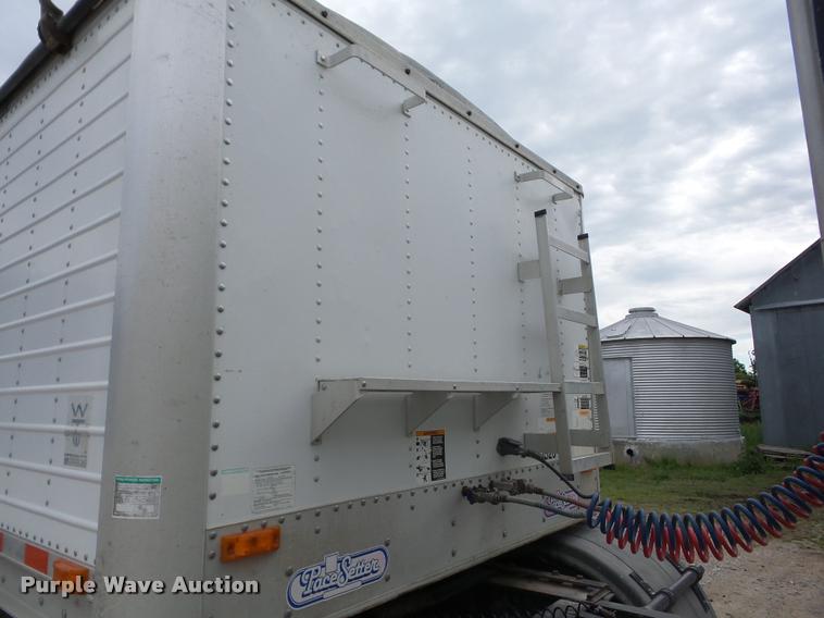 image for item J8626 1997 Wilson DWH-400 double hopper grain trailer