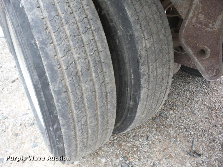 image for item J8626 1997 Wilson DWH-400 double hopper grain trailer