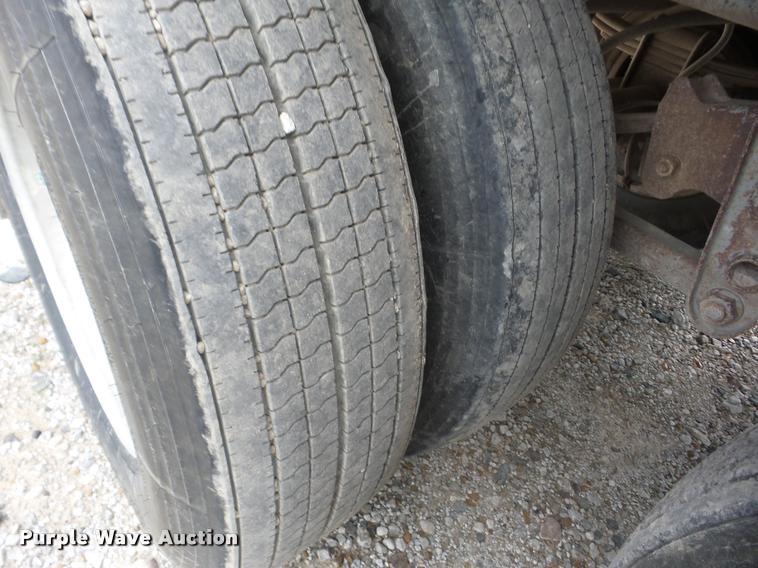 image for item J8626 1997 Wilson DWH-400 double hopper grain trailer