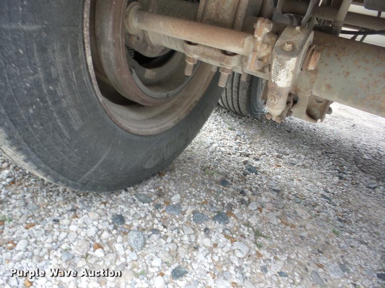 image for item J8626 1997 Wilson DWH-400 double hopper grain trailer