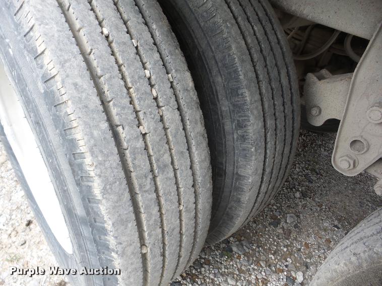 image for item J8626 1997 Wilson DWH-400 double hopper grain trailer