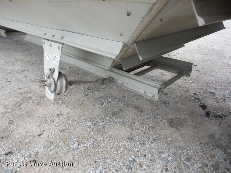 image for item J8626 1997 Wilson DWH-400 double hopper grain trailer