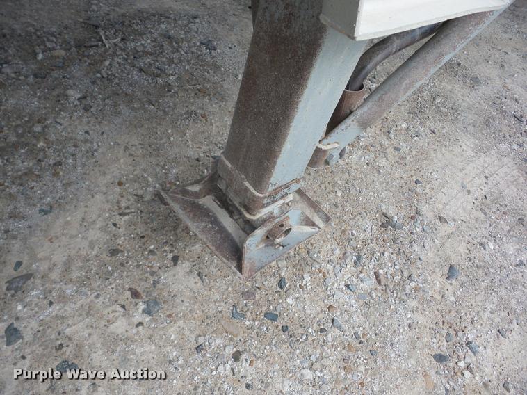 image for item J8626 1997 Wilson DWH-400 double hopper grain trailer