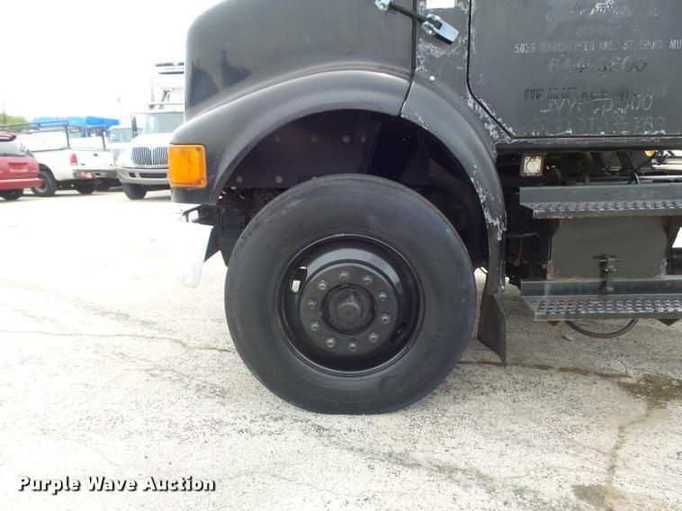 image for item K7614 1997 International 8100 semi truck