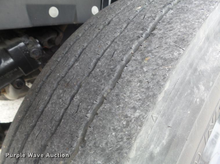 image for item K7614 1997 International 8100 semi truck