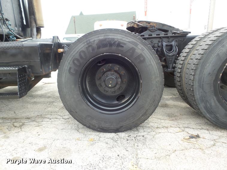 image for item K7614 1997 International 8100 semi truck