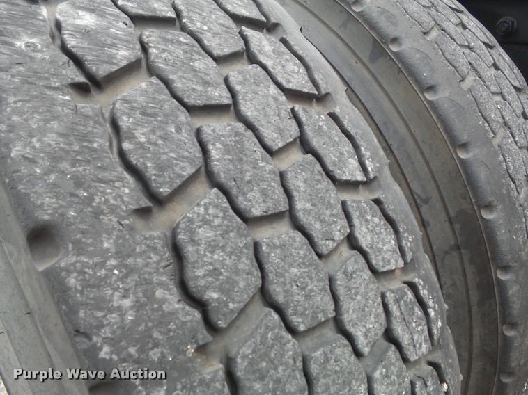 image for item K7614 1997 International 8100 semi truck