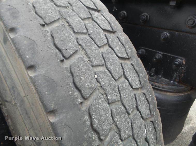 image for item K7614 1997 International 8100 semi truck